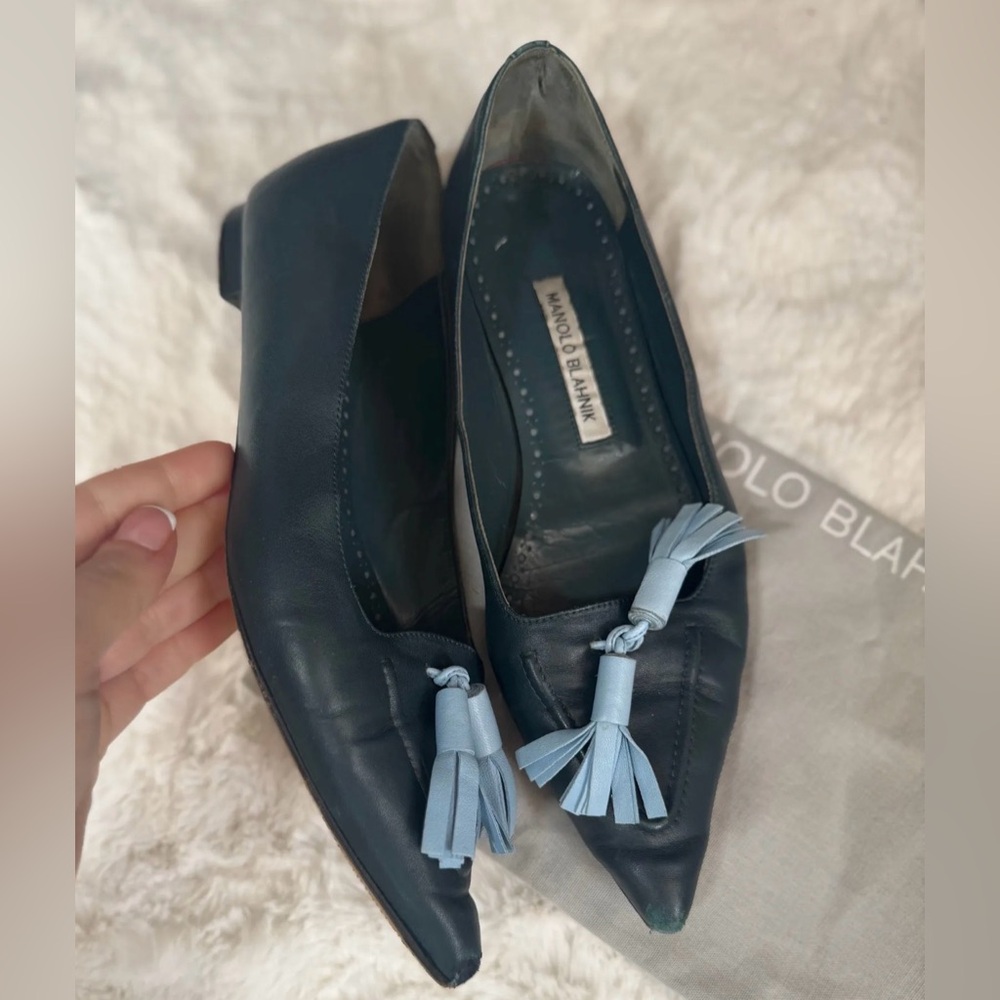 Manolo Blahnik pointed leather tassle flats 8.5 womens - Picture 2 of 10